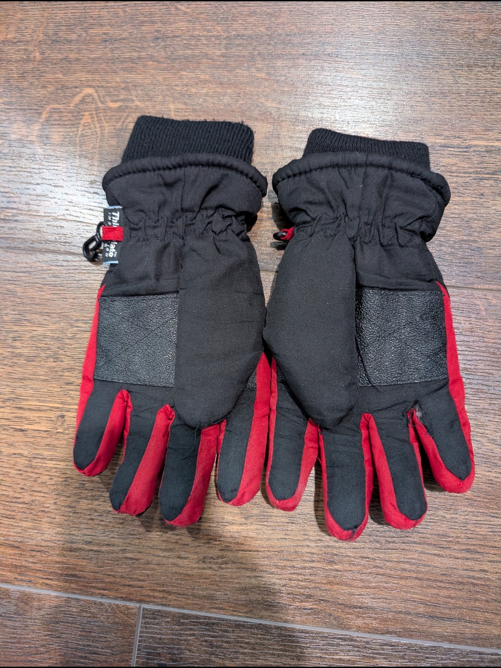 3M Thinsulate Kids Black and Red Insulated Winter Gloves